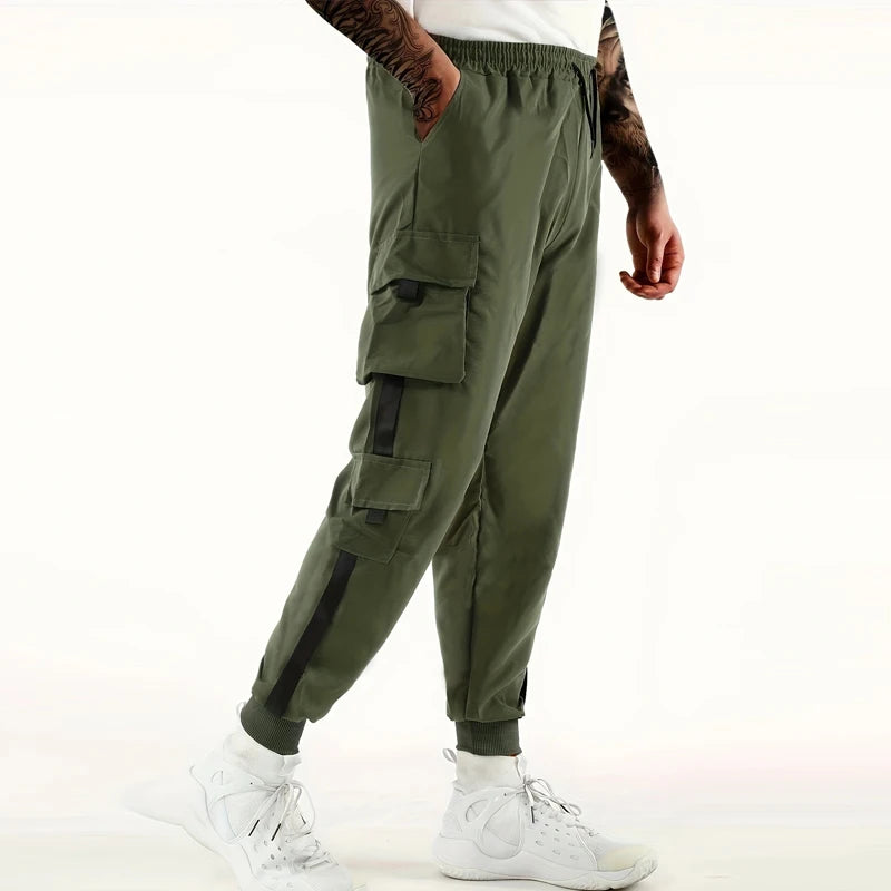 Pantalon cargo classique à poches à rabat multiples, pantalon de jogging cargo ample à cordon de serrage pour homme. 3